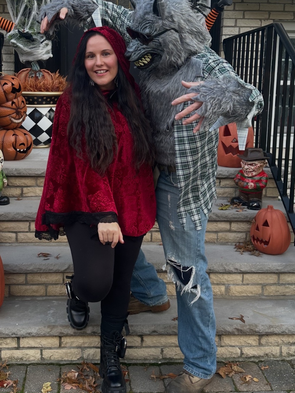 Spirit Red Velvet Hooded Cape Costume, Men’s werewolf & toddler werewolf costume - Picture 5 of 5